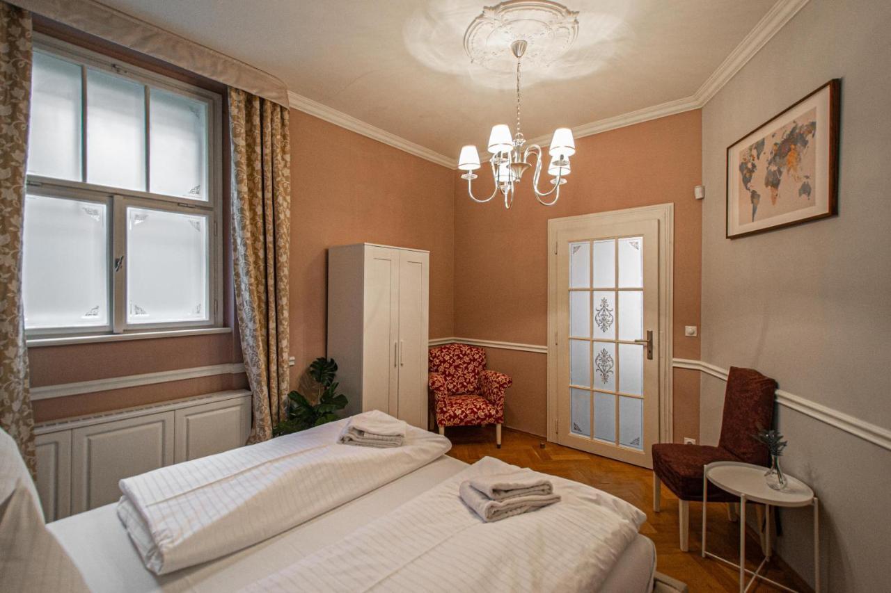 Luxury Central 150M2 Apartment On Wencelas Square With Private Garage Прага Экстерьер фото