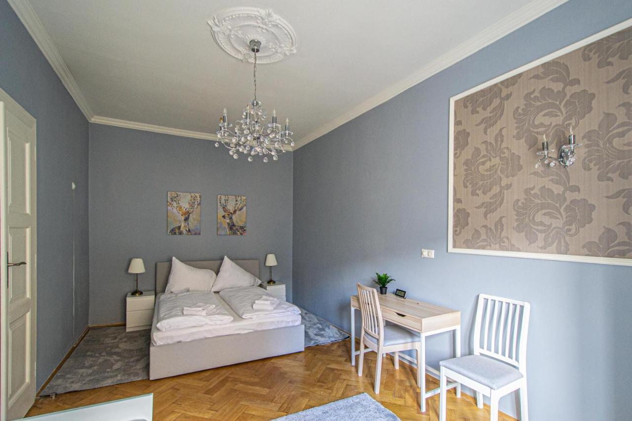 Luxury Central 150M2 Apartment On Wencelas Square With Private Garage Прага Экстерьер фото