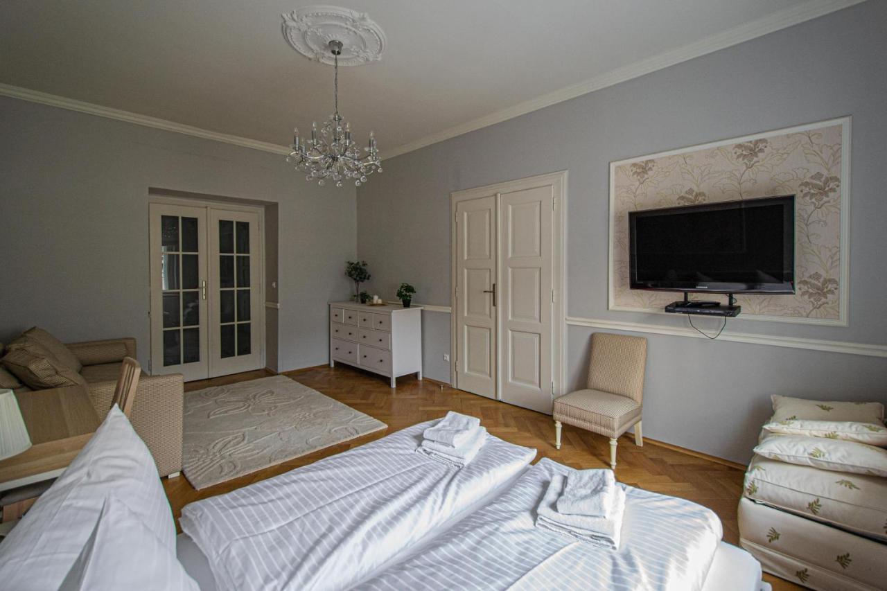 Luxury Central 150M2 Apartment On Wencelas Square With Private Garage Прага Экстерьер фото