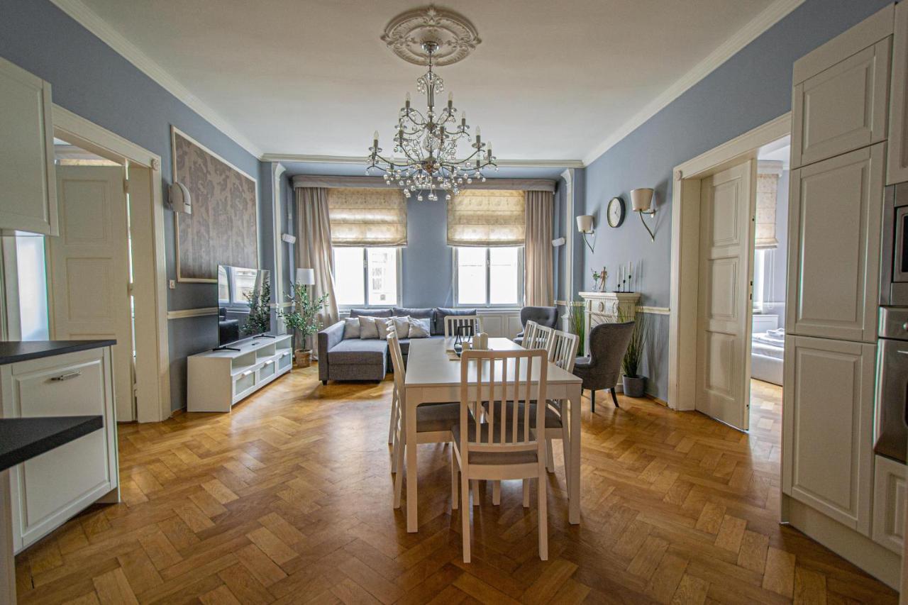 Luxury Central 150M2 Apartment On Wencelas Square With Private Garage Прага Экстерьер фото