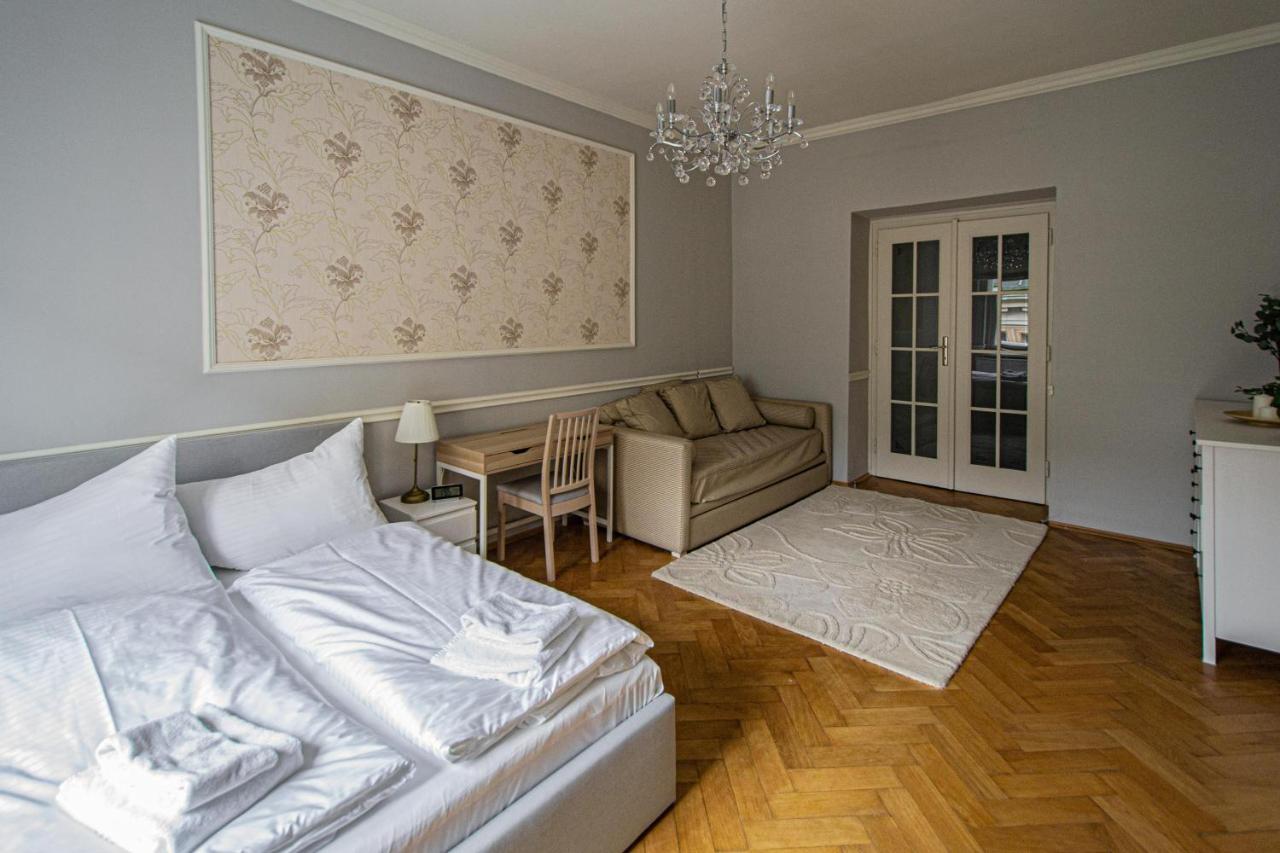 Luxury Central 150M2 Apartment On Wencelas Square With Private Garage Прага Экстерьер фото