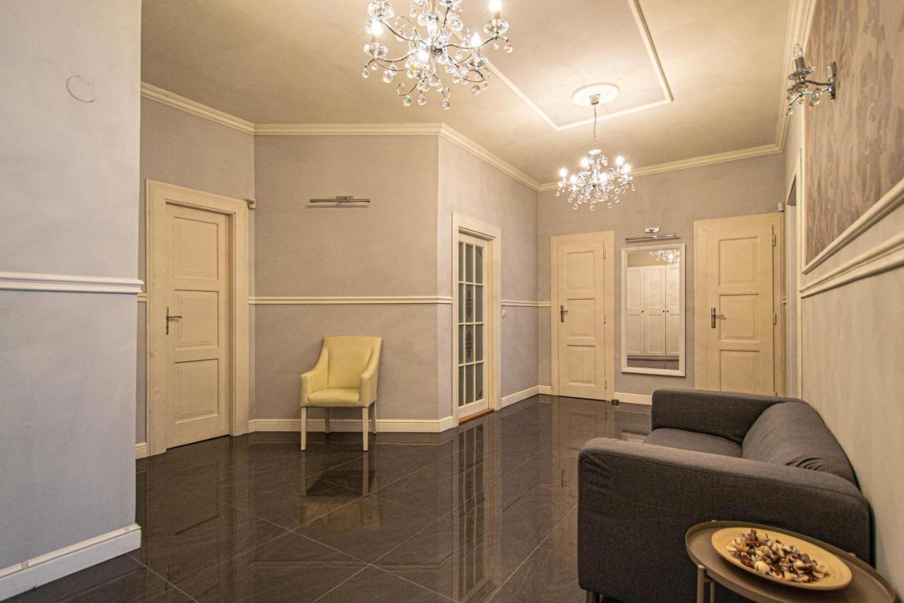 Luxury Central 150M2 Apartment On Wencelas Square With Private Garage Прага Экстерьер фото