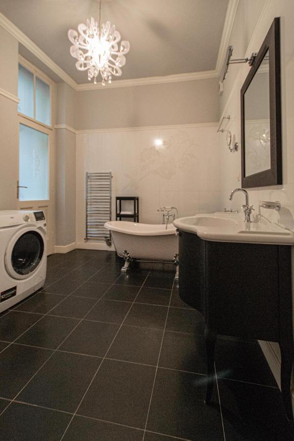Luxury Central 150M2 Apartment On Wencelas Square With Private Garage Прага Экстерьер фото