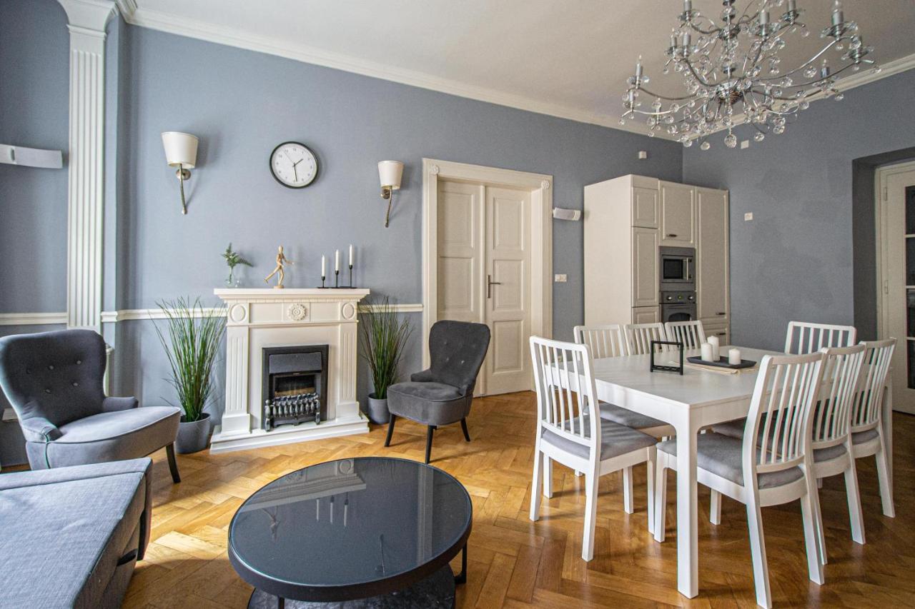 Luxury Central 150M2 Apartment On Wencelas Square With Private Garage Прага Экстерьер фото