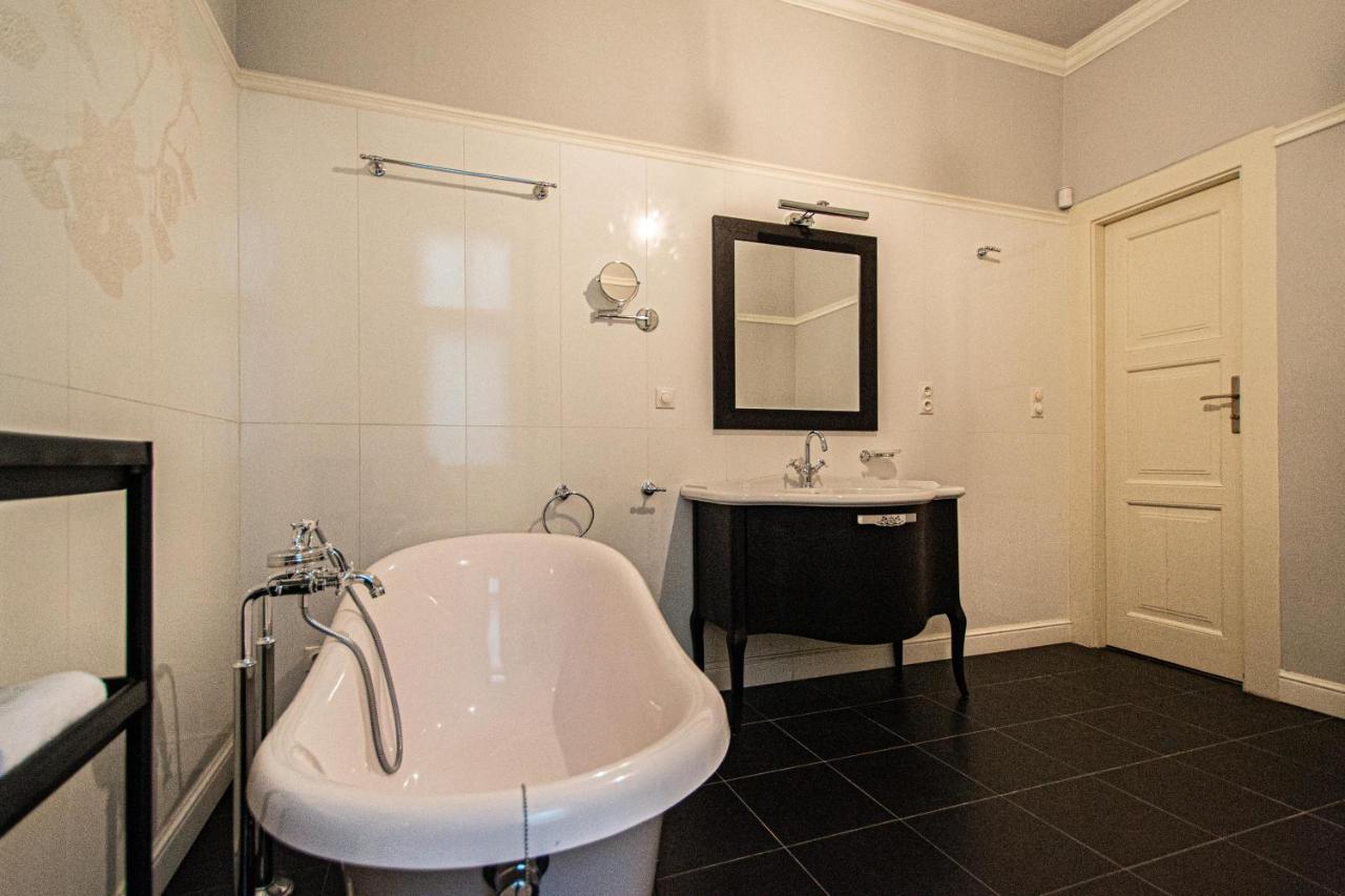 Luxury Central 150M2 Apartment On Wencelas Square With Private Garage Прага Экстерьер фото