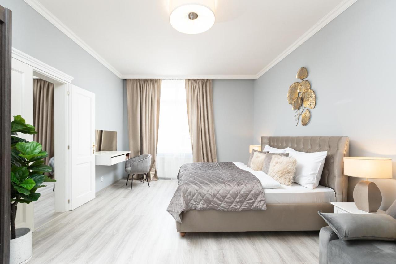 Luxury Central 150M2 Apartment On Wencelas Square With Private Garage Прага Экстерьер фото