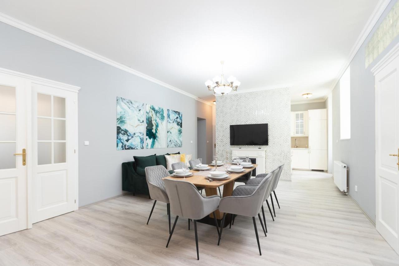 Luxury Central 150M2 Apartment On Wencelas Square With Private Garage Прага Экстерьер фото