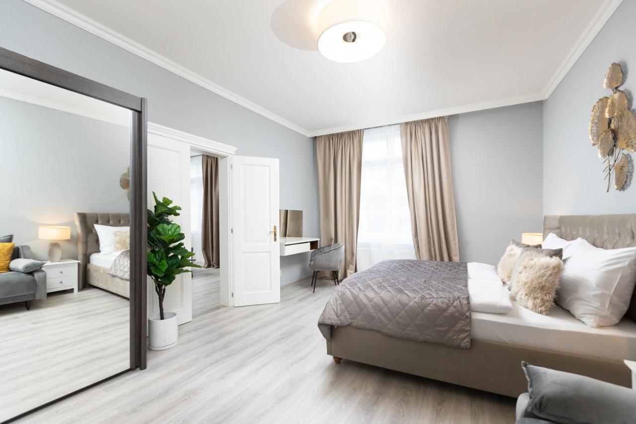 Luxury Central 150M2 Apartment On Wencelas Square With Private Garage Прага Экстерьер фото