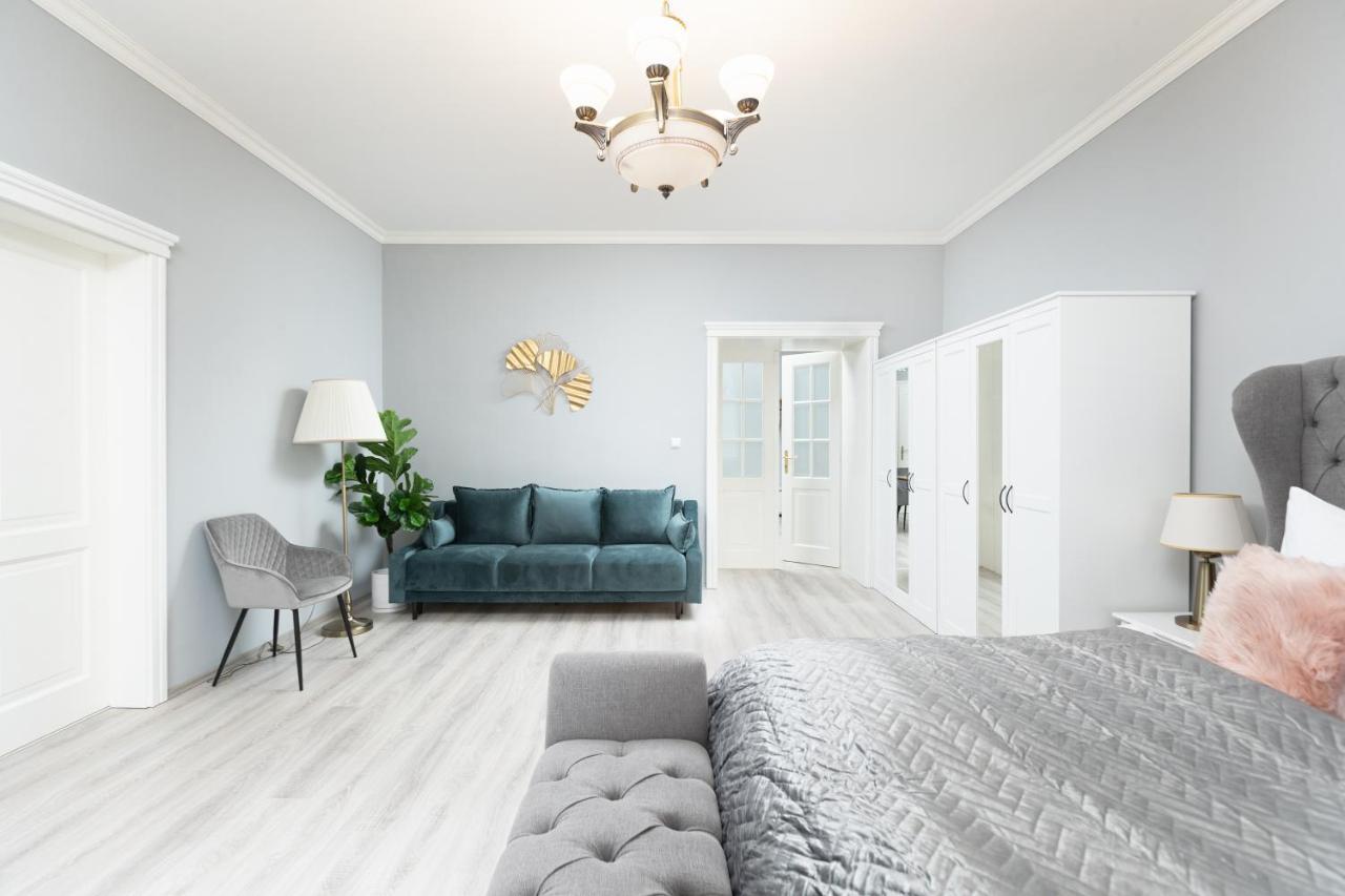 Luxury Central 150M2 Apartment On Wencelas Square With Private Garage Прага Экстерьер фото